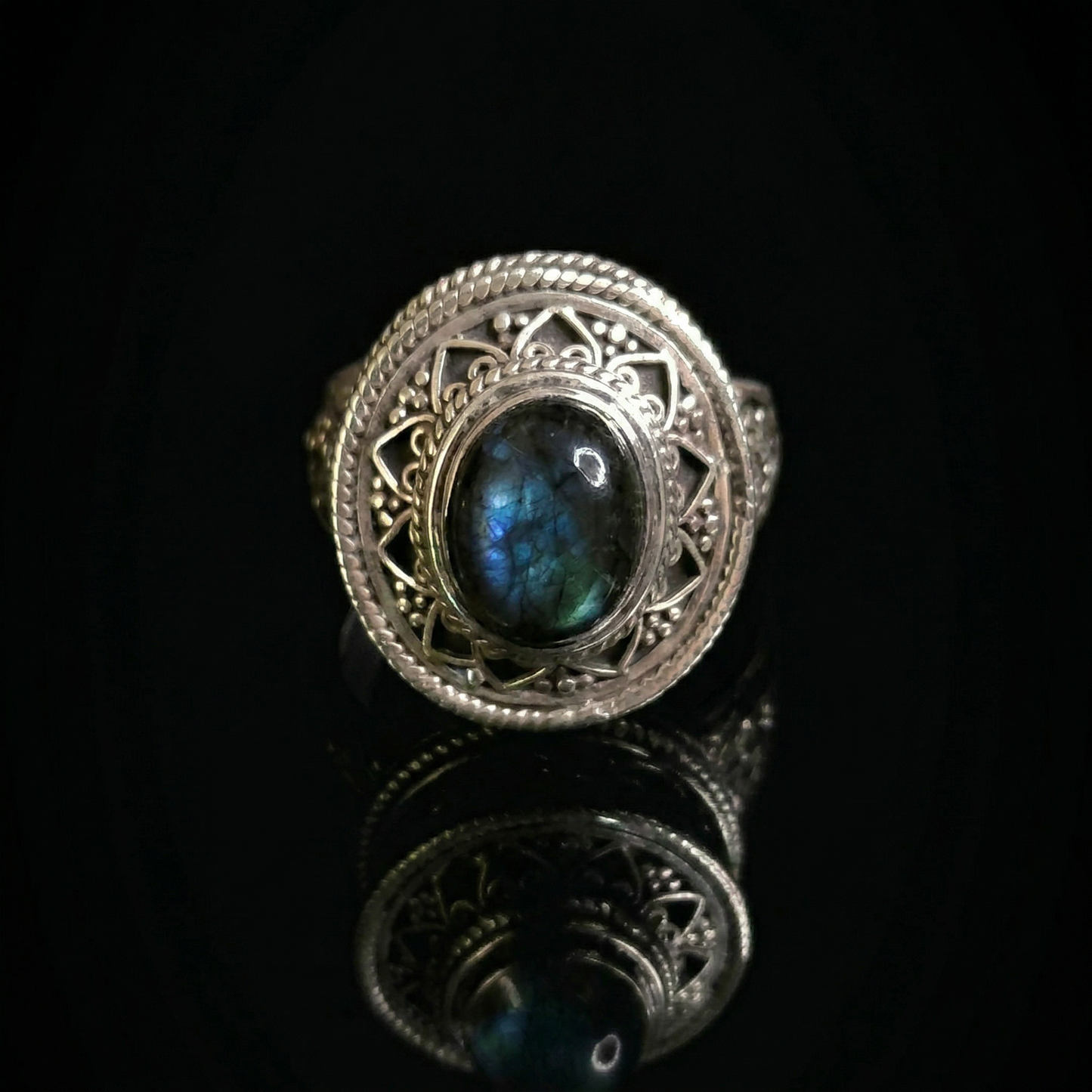 THE AGENT OF THE MOON - Labradorite