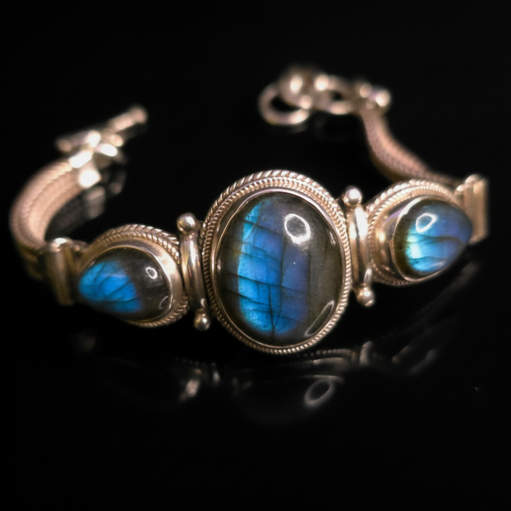 THE BRACELET OF THREE MOONS