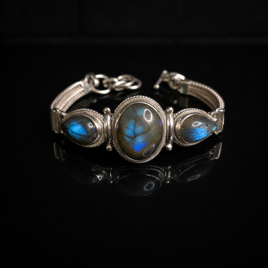 THE BRACELET OF THREE MOONS