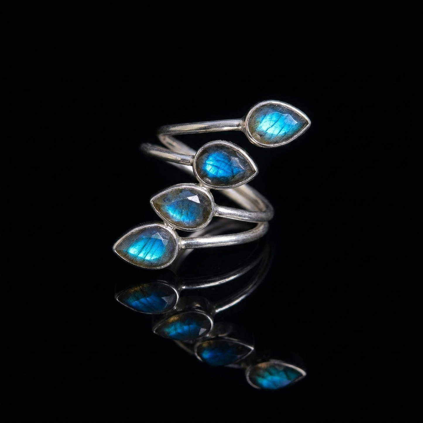 THE MOONSPIRE RING — Labradorite