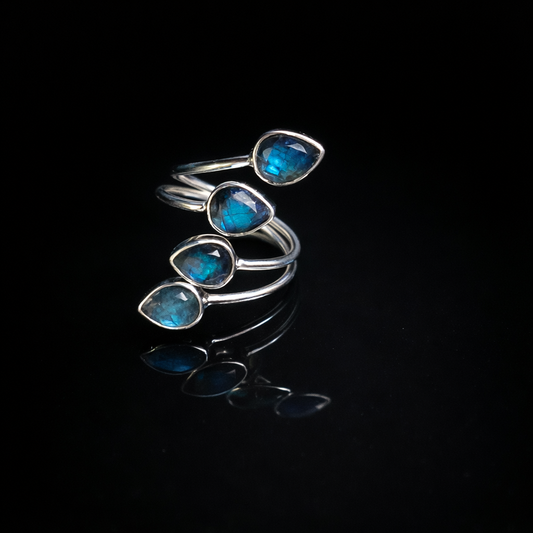 THE MOONSPIRE RING — Labradorite