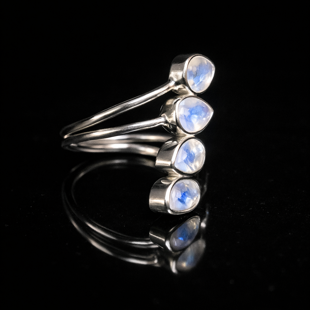 THE MOONSPIRE RING — Moonstone